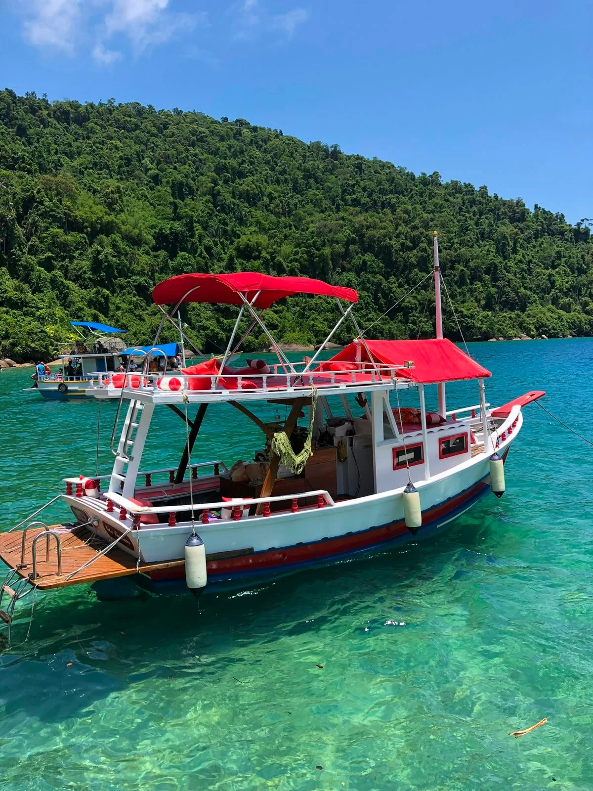Passeio privativo de barco em Paraty