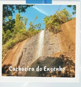 Cachoeira cercada pela natureza