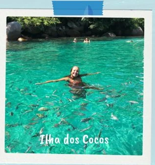 Águas cristalinas na Ilha dos Cocos